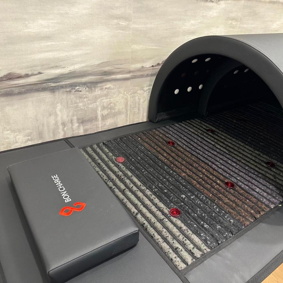 Open treatment pod with a PEMF mat