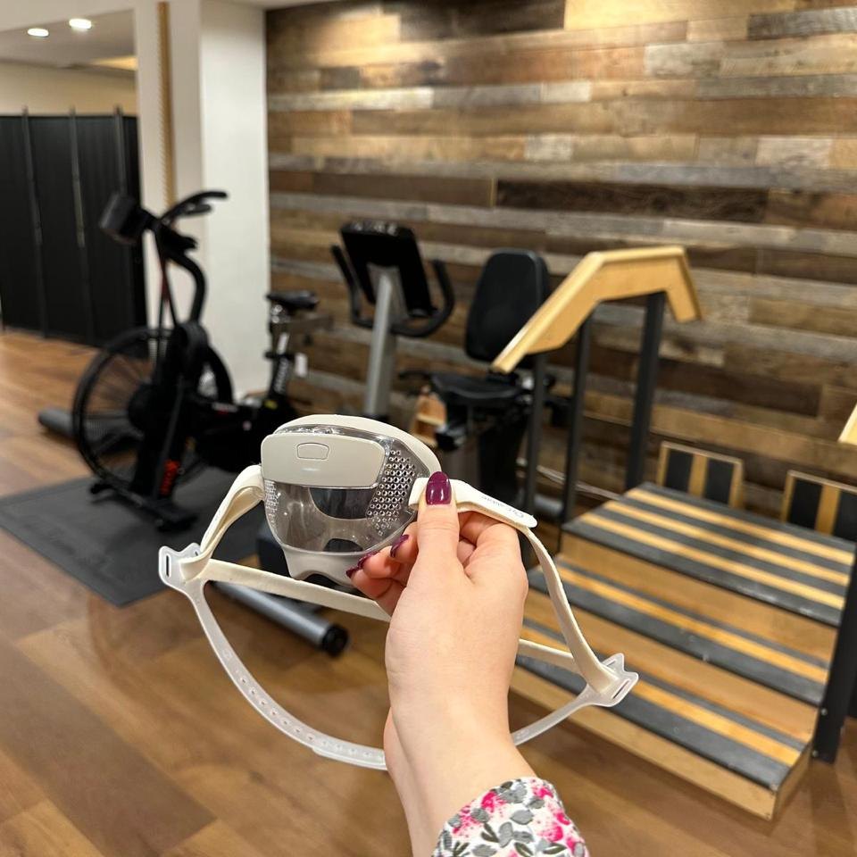 VO2 max testing mask in the performance lab